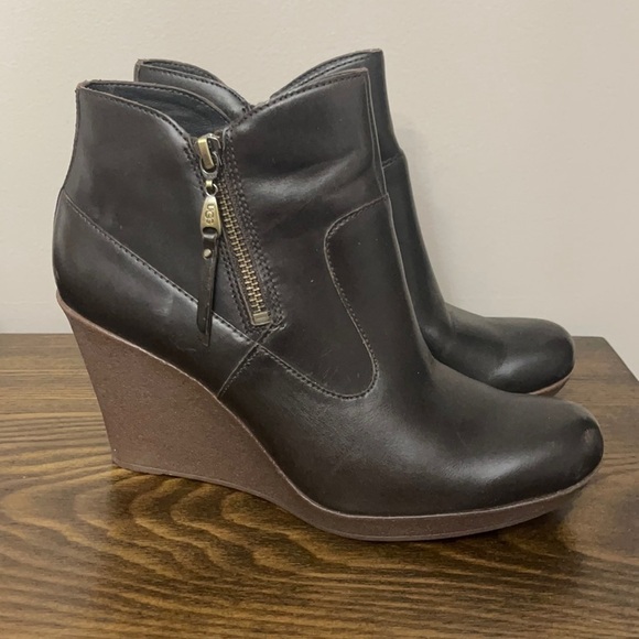 UGG Brown Lodge Meredith Shearling Lined Wedge Ankle Boots Size 10 - Picture 1 of 11